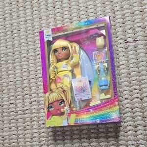 Sunny Madison Rainbow Junior High Doll Barbie Accessories